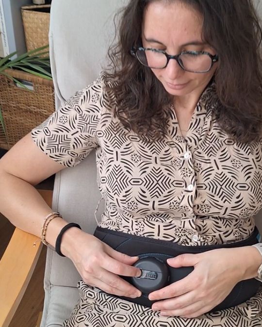 Estelle porte la ceinture neoflo